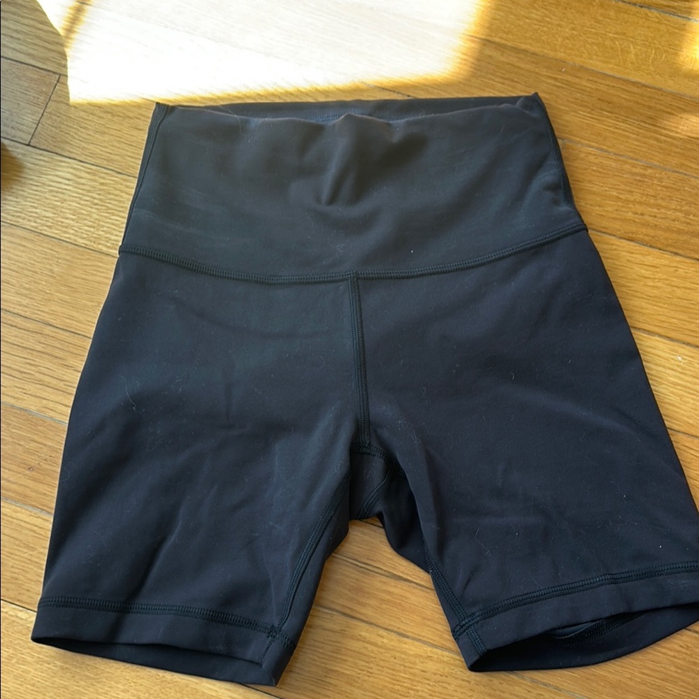 Black lululemon Women's 6inch bike Shorts